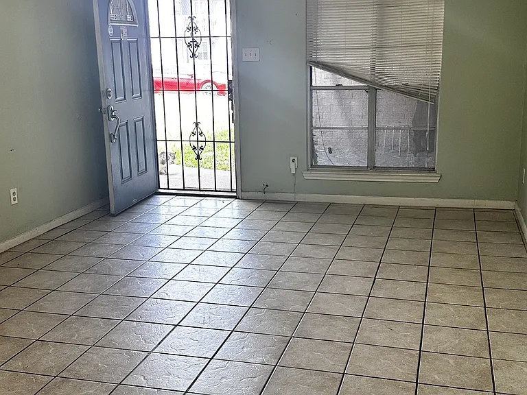 3605 Crestbrook Ct — Photo 9