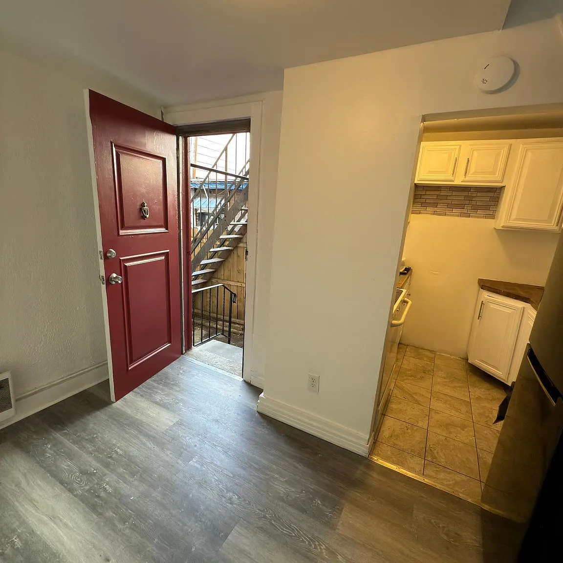 2 bed, 1.0 bath, 750 sqft, $1,200 — Photo 1