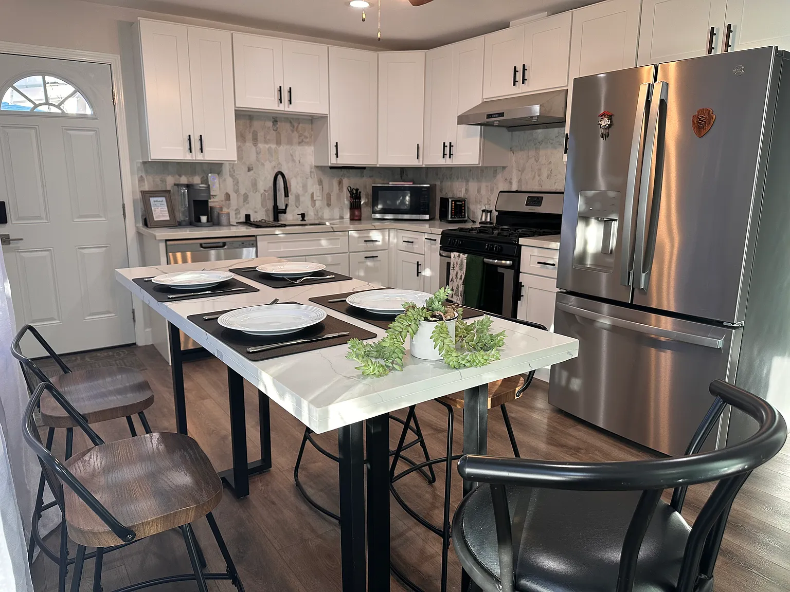 2 bed, 780 sqft, $3,900 — Photo 3