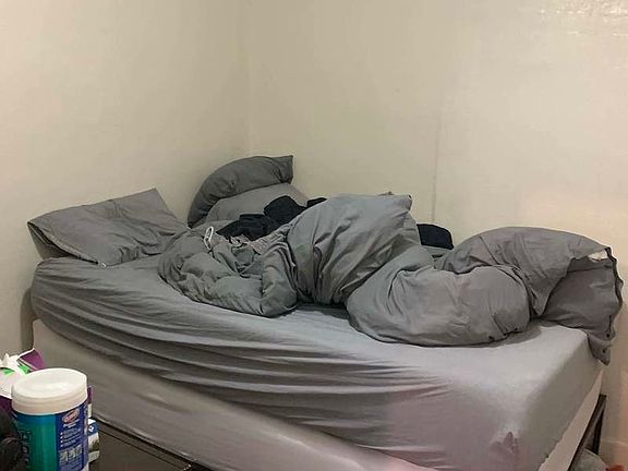 4th image of 328 E 6th St APT 11