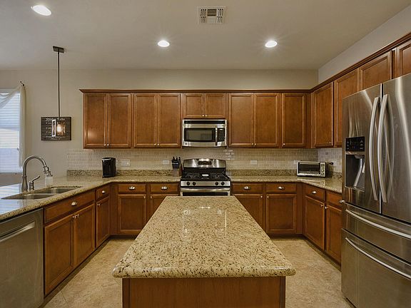 5th image of 1094 W Garden Grove Dr