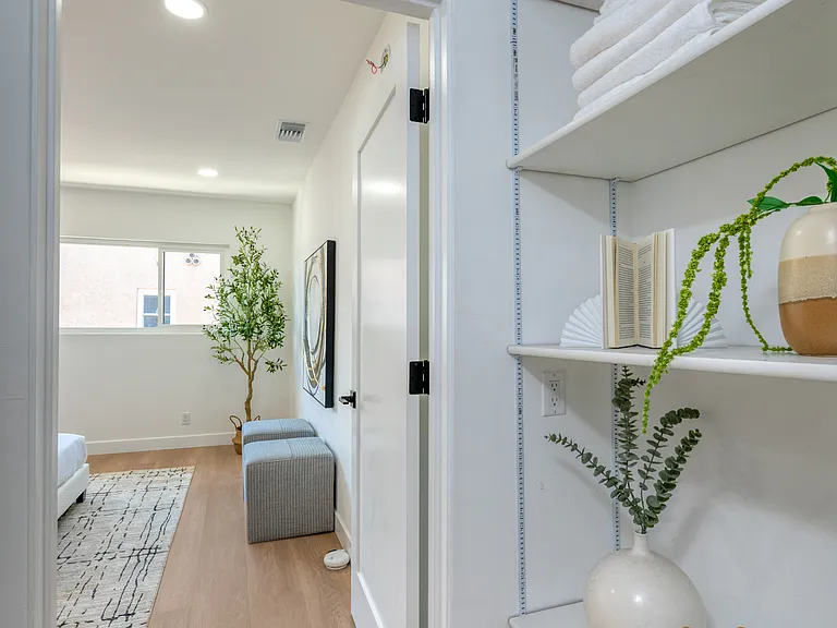 1546 S Hayworth Ave #4 — Photo 21
