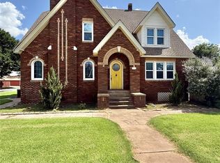 722 E Main St, Sentinel, OK 73664