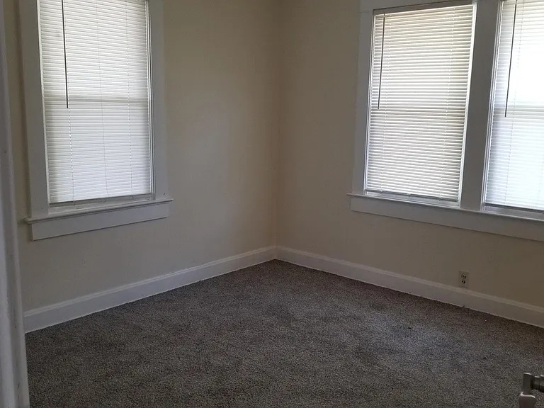 2127 S Scott Ave — Photo 8