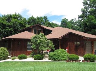 18 Camelot Dr, West Seneca, NY 14224