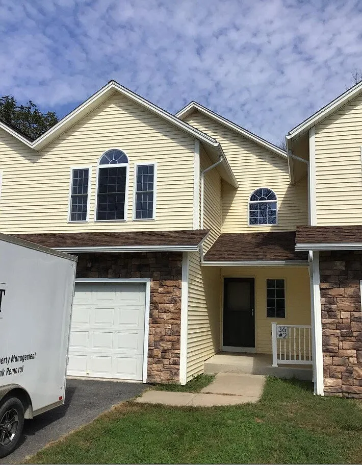 3 bed, 2.5 bath, 1650 sqft, $2,200 — Photo 1