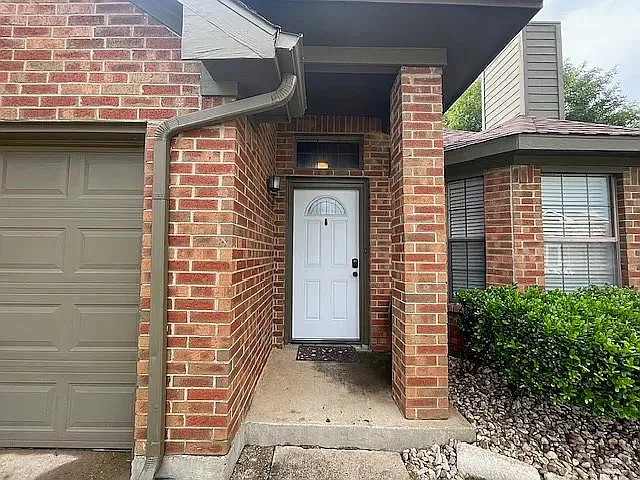 3 bed, 1375 sqft, $2,175 — Photo 2