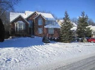 6105 Orchard Woods Dr, West Bloomfield, MI