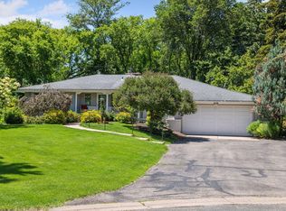 1016 James Ct, Mendota Heights, MN 55118