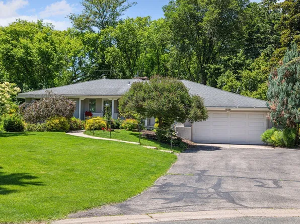 1016 James Ct, Mendota Heights, MN 55118