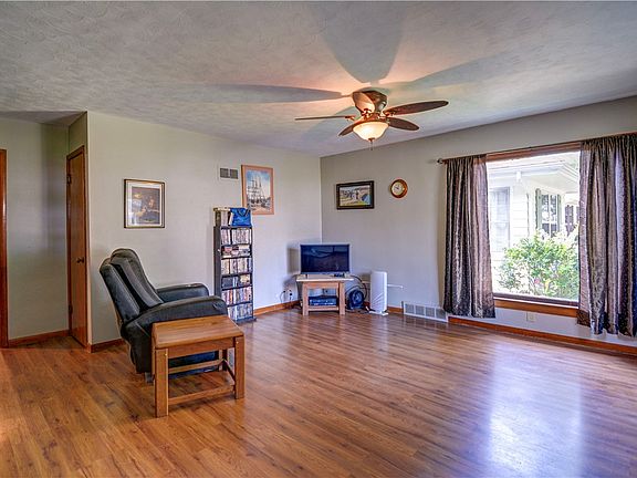 4th image of 1022 S 21st St