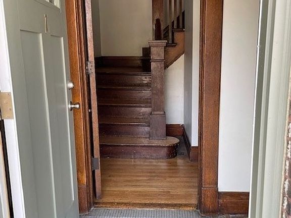 2nd image of 2917 Jackson St #1