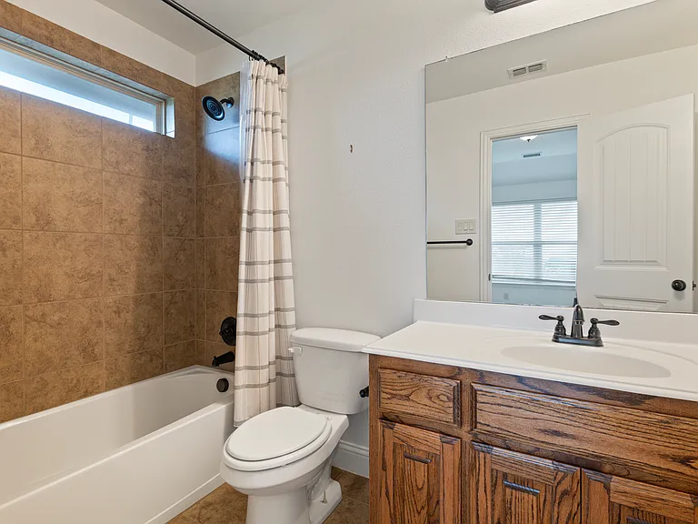1040 Edgefield Ln — Photo 22