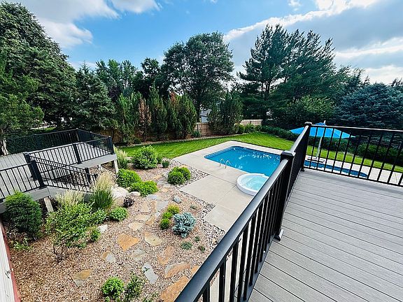4th image of 5041 S 72nd St