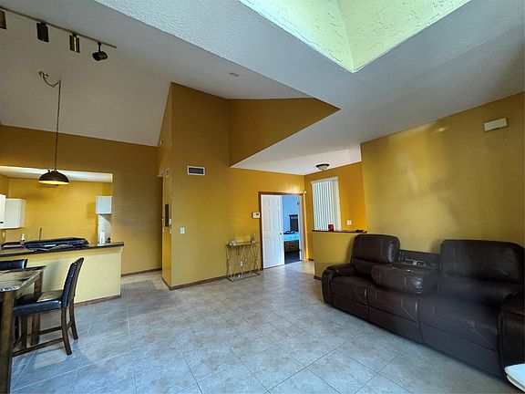 5th image of 1423 Avon Lane #213