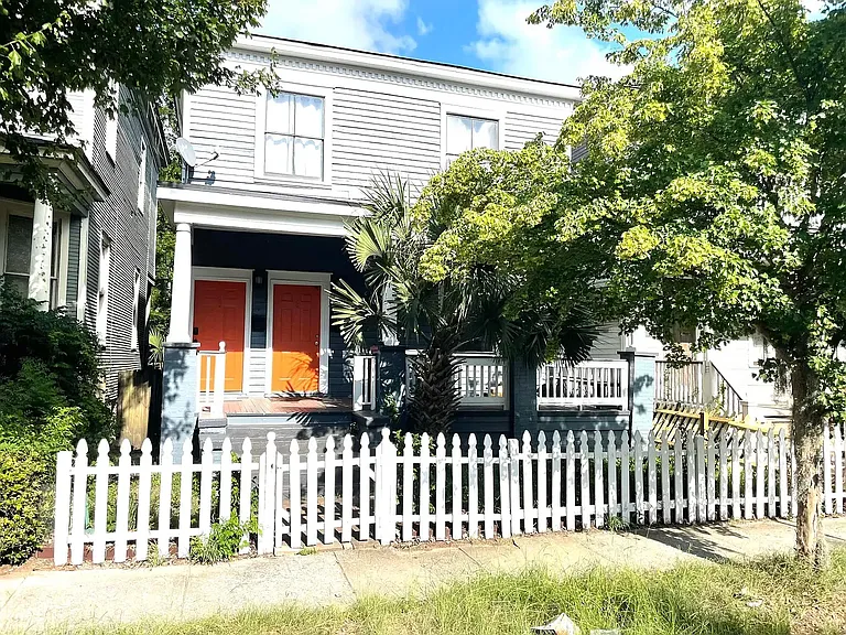 2206 Barnard St — Photo 2