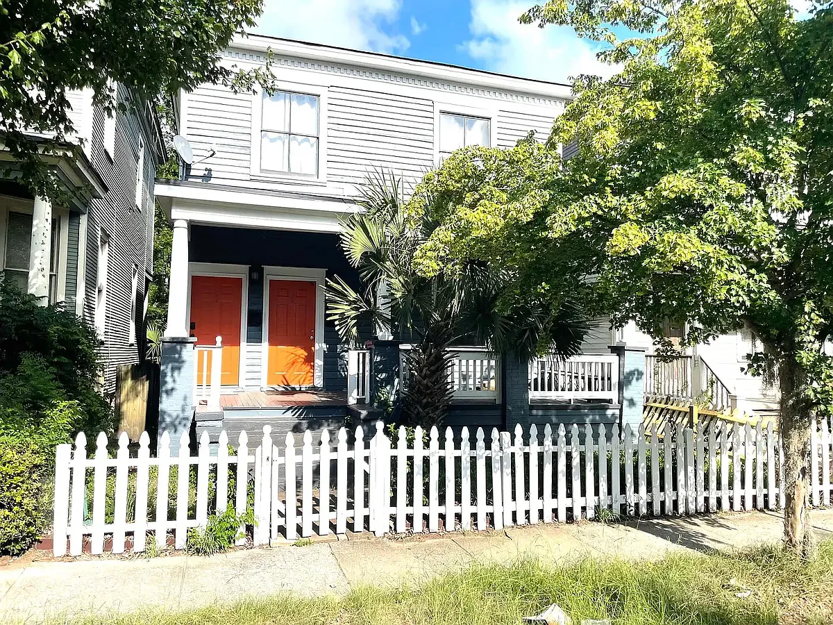 Building Photo - 2206 Barnard St