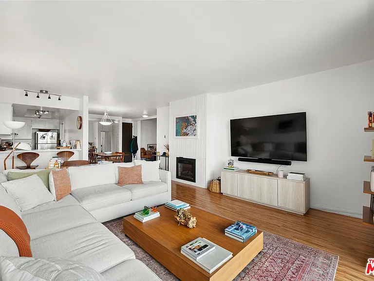 900 Euclid St #403 — Photo 3
