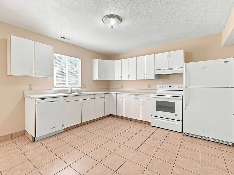 2264 Y St #1 — Photo 15