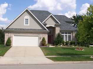 560 E Castlebury Cir, Saline, MI 48176