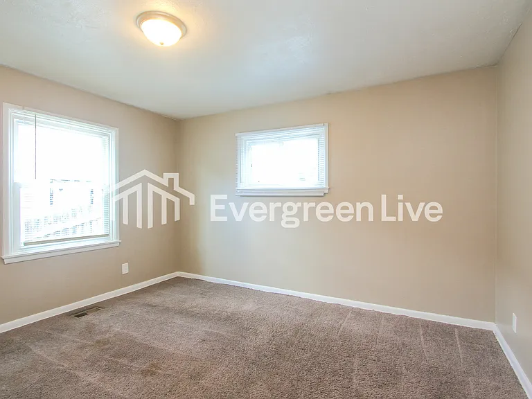 1505 N Webster Ave — Photo 11