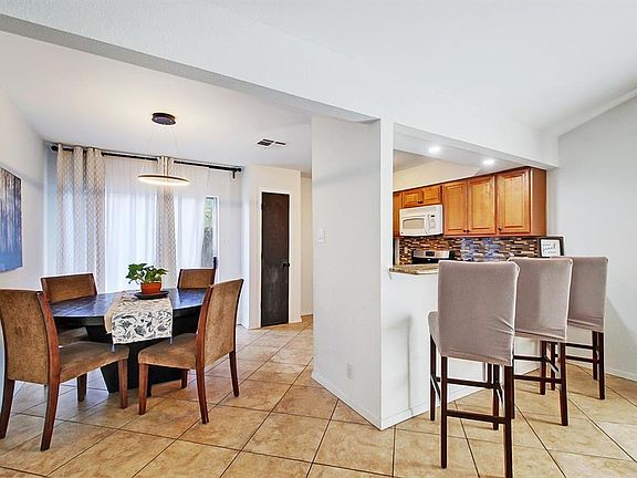 5th image of 2810 Thrushwood Dr