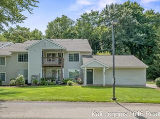 226 Hunters Ln NE #13, Rockford, MI 49341