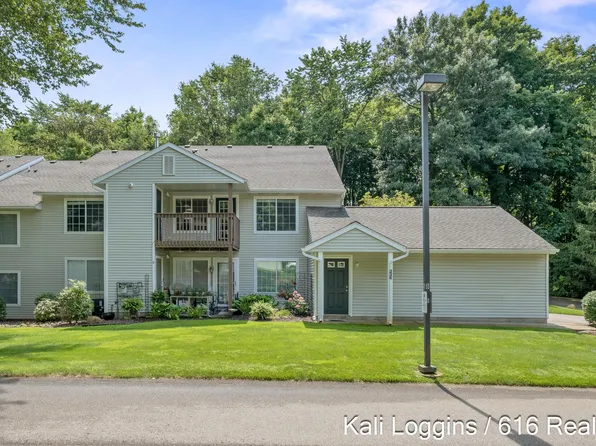 226 Hunters Ln NE #13, Rockford, MI 49341