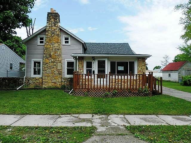 1st image of 211 E 2nd St