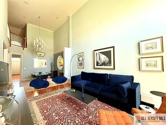 4th image of 2302 Schindler Dr N