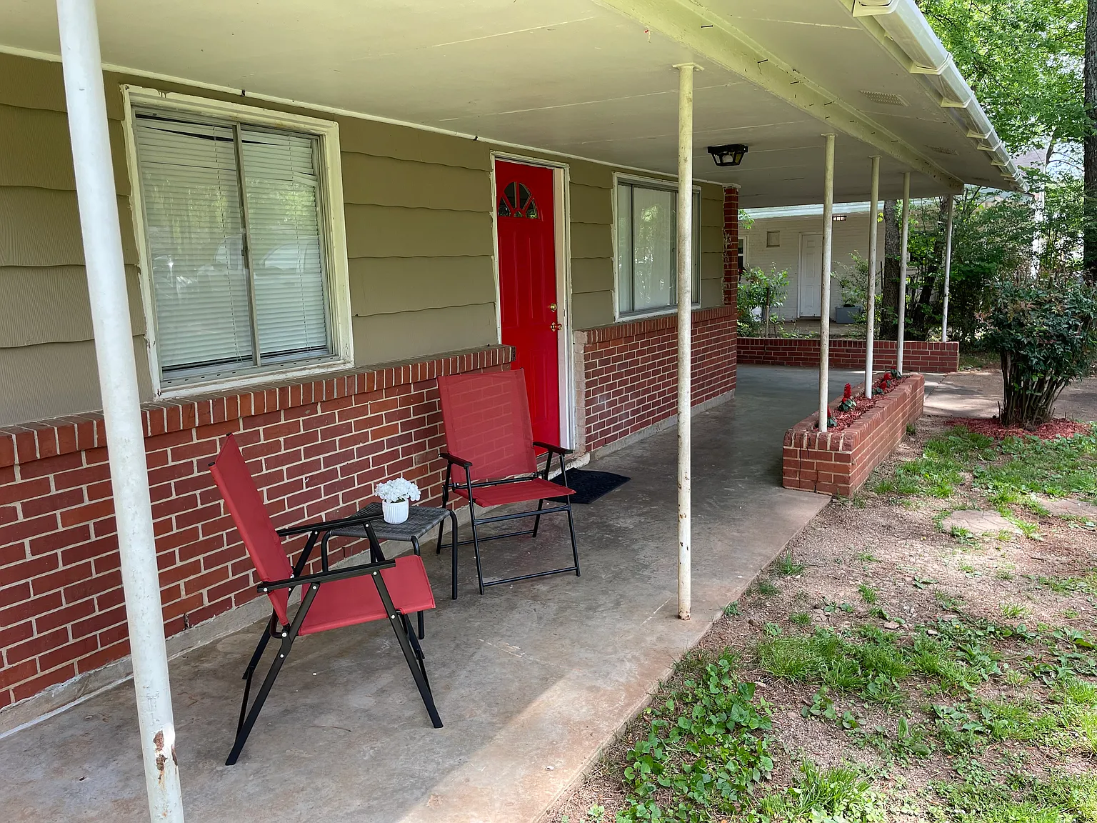 3 bed, 1200 sqft, $2,000 — Photo 2