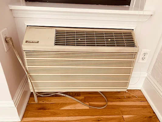 Rented by Metropolis Real Estate of Manhattan | media 10