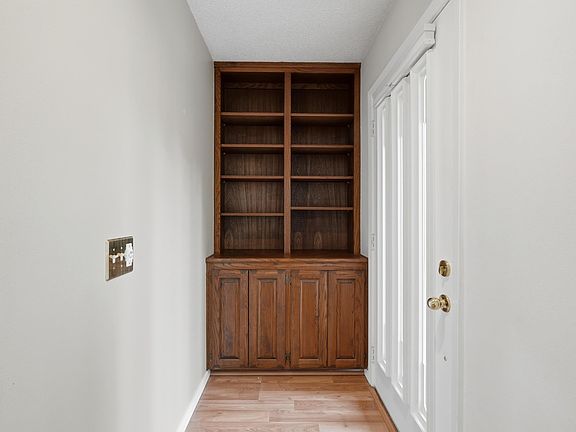4th image of 34 Wentworth Dr
