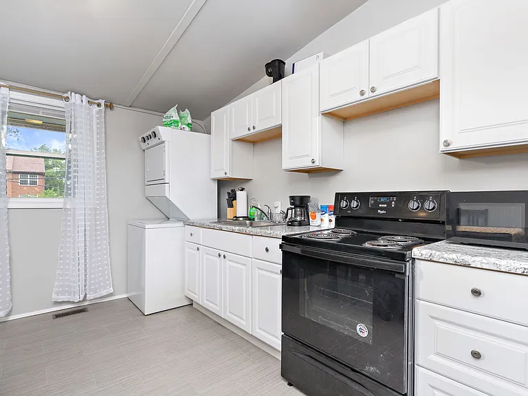 610 W 25th St — Photo 11