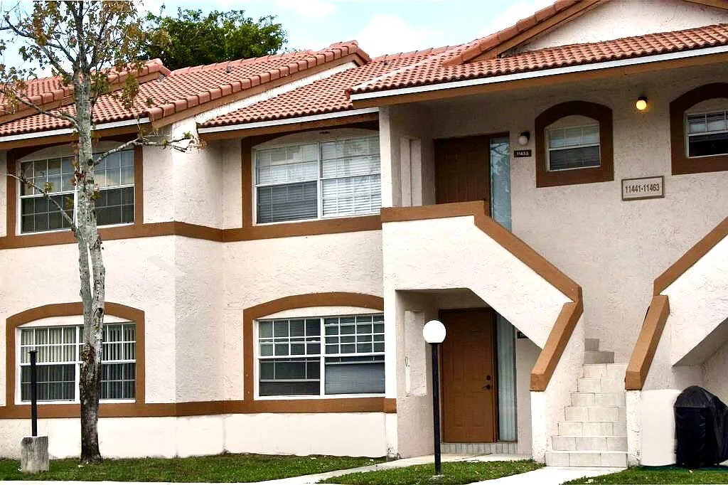 2 bed, 880 sqft, $1,775 — Photo 1