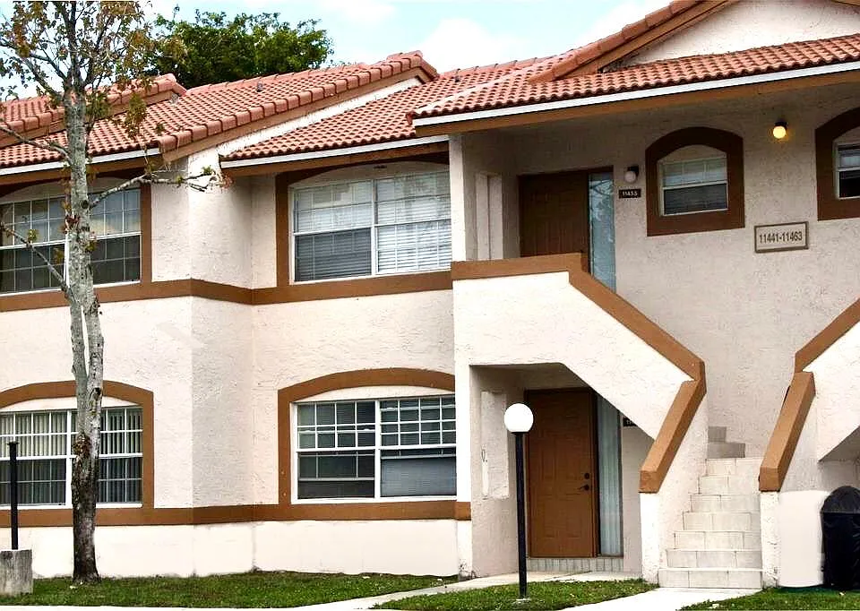 11453 NW 42nd St