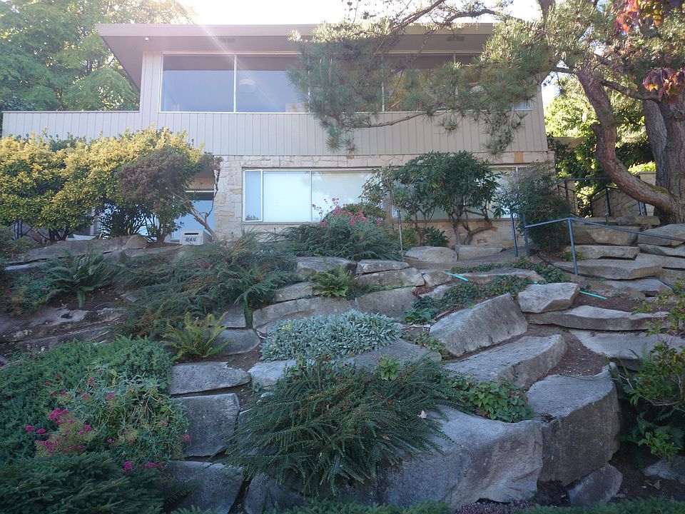 2nd image of 3057 E Laurelhurst Dr NE