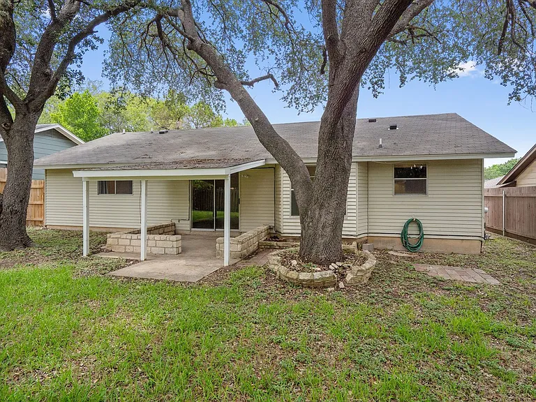 703 Huntingdon Pl — Photo 24