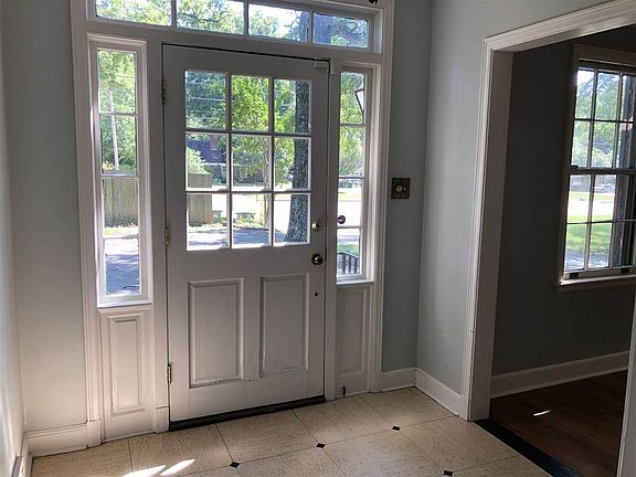3rd image of 3652 Poplar Ave