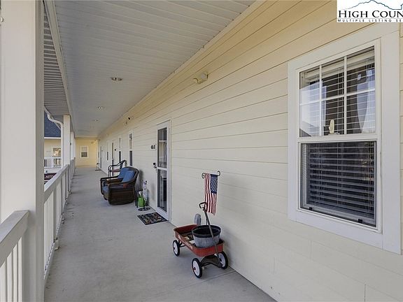 5th image of 406 E Union Street #B