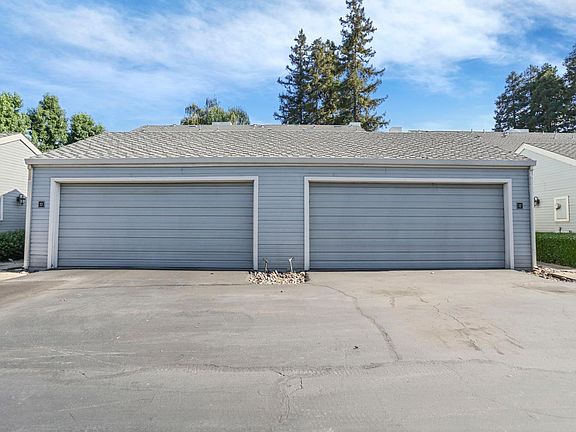 5th image of 2930 Driftwood Pl APT 32