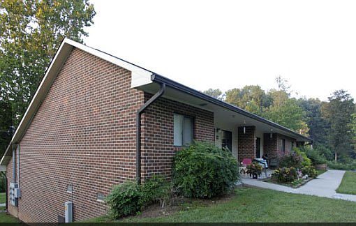 1st image of 11 Chestnut Dr #98