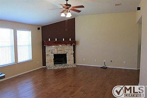 4th image of 2825 Cliffview Dr