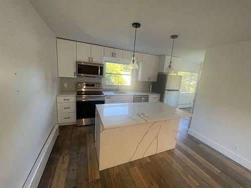 1st image of 124 Clunie Ave