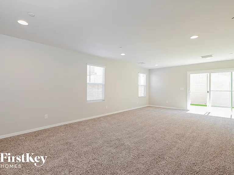 838 N Water St — Photo 4