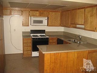 4th image of 581 W Santa Barbara St