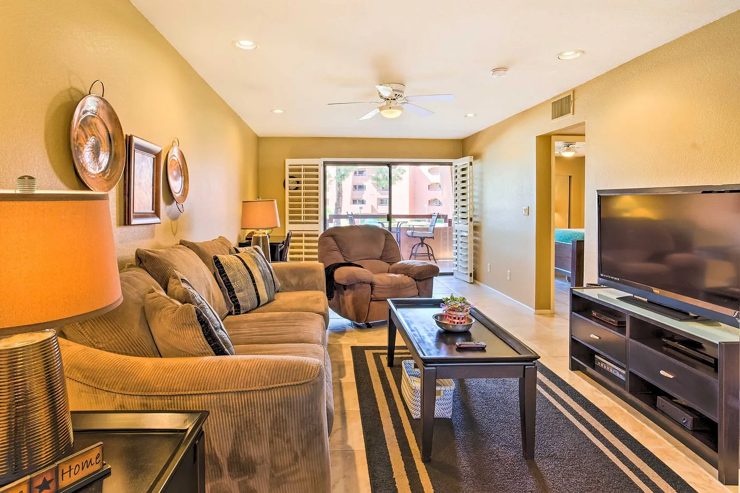 1 bed, 1.0 bath, 990 sqft, $1,999 — Photo 2
