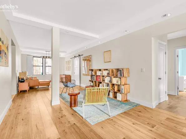 320 West 89th Street image 2 of 13