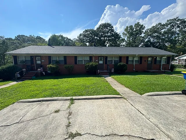 2 bed, 800 sqft, $1,050 — Photo 1