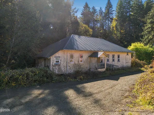 108 Bryant Creek Rd, Eddyville, OR 97343